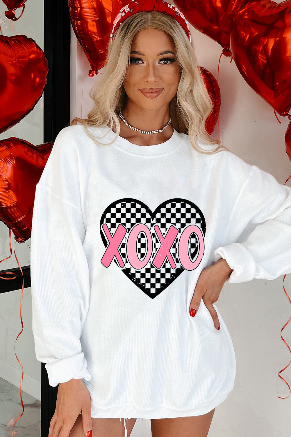 White Valentines XOXO Checkered Heart Printed Baggy Corded Sweatshirt