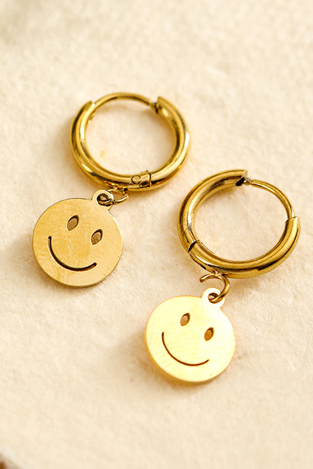 Gold Smiley Face Pendant Plated Alloy Keychain