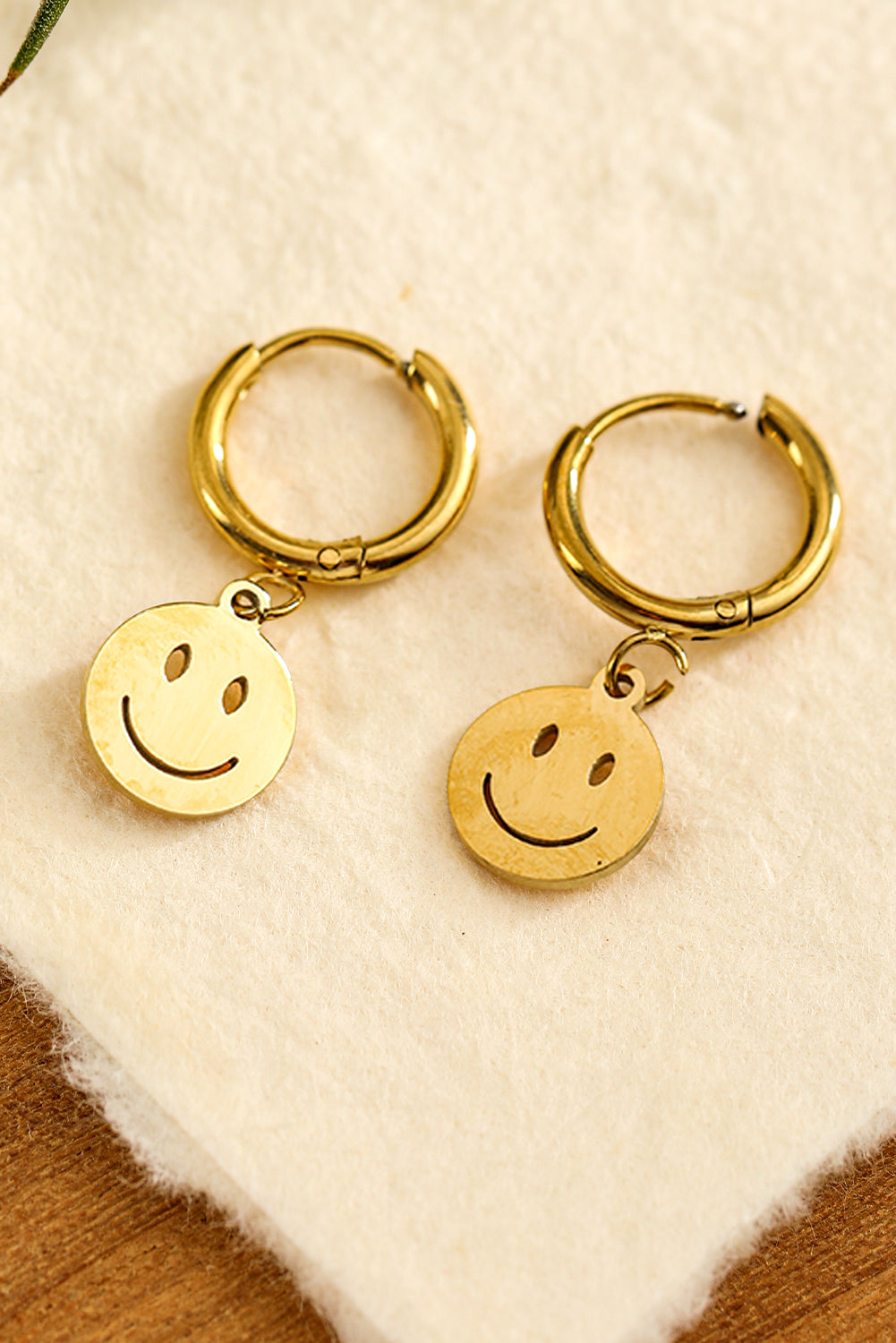 Gold Smiley Face Pendant Plated Alloy Keychain